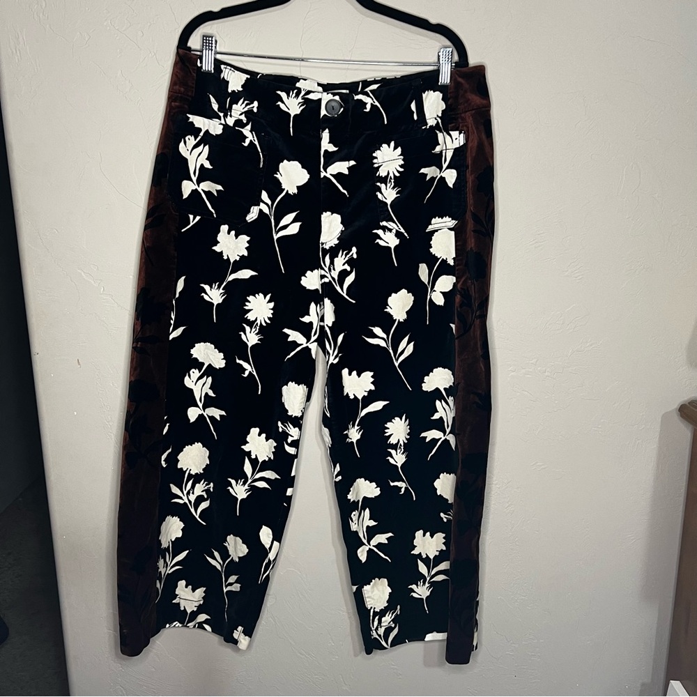 Floral Wide-Leg Cropped Pants - Black & Cream - Picture 6 of 16